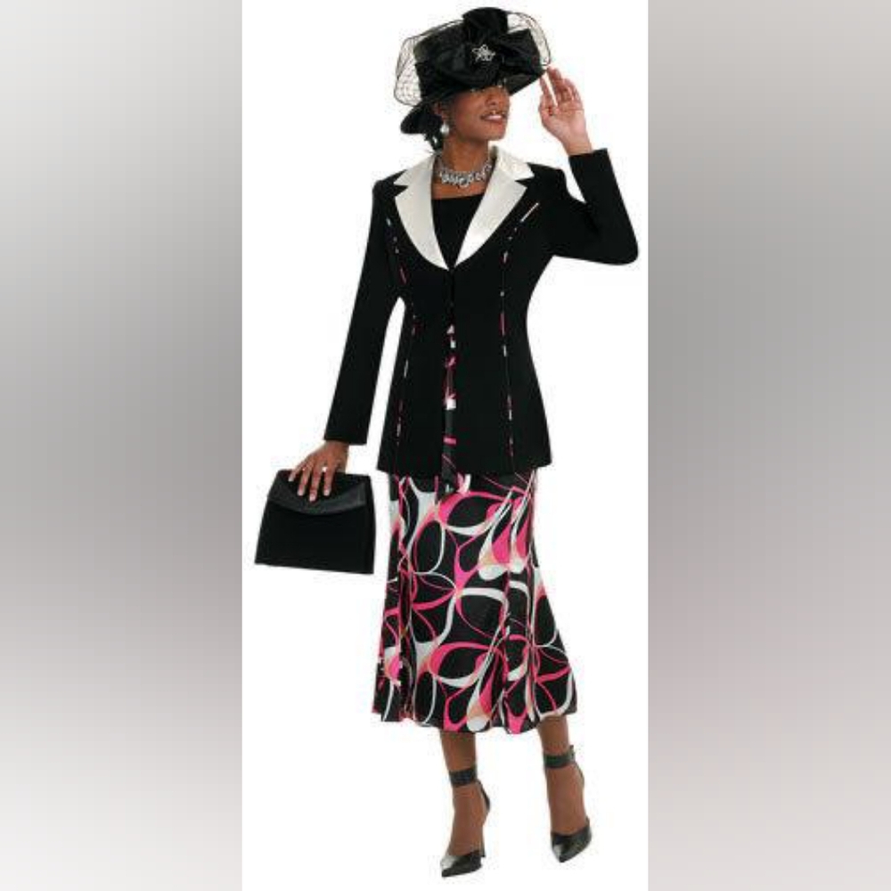 Elegant Black Blazer with White Lapel